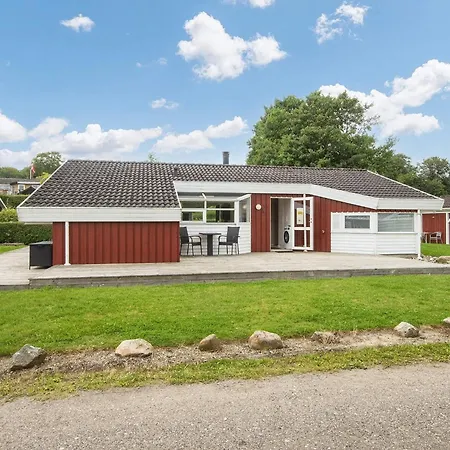 6 Person In Bjert Feriehus *